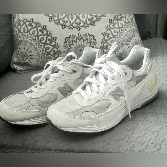 NEW BALANCE UNISEX WHITE SNEAKERS RUNING SHOES Y2K VINAGE SHOES - Picture 2 of 4